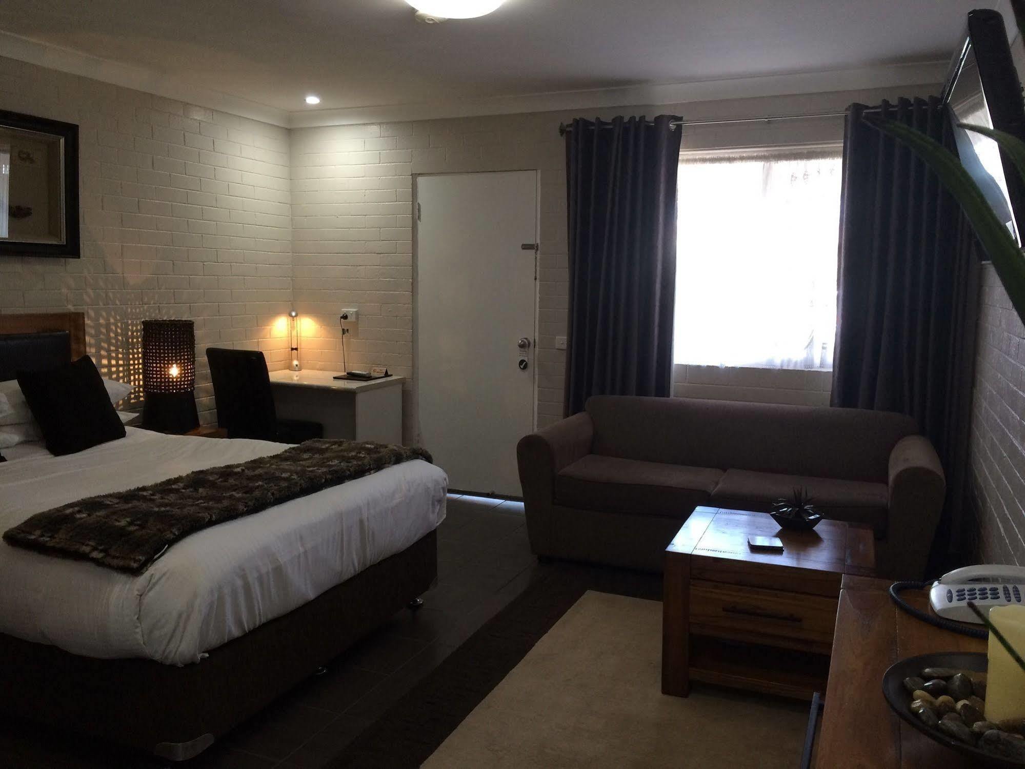 Country Leisure Motor Motel